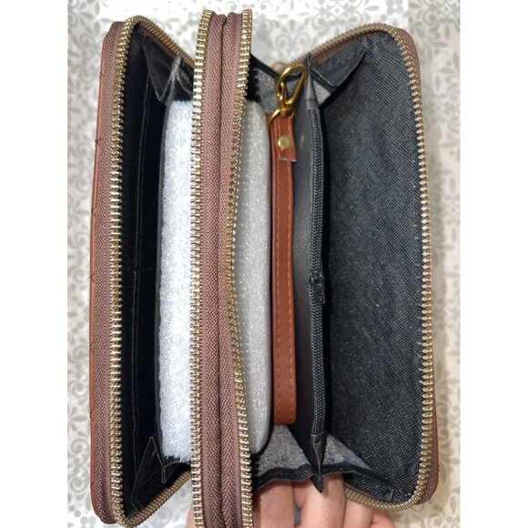 Quilted Brown Faux Leather Zipper Wallet Multiple Compartments w Wrist Strap - Picture 3 of 3
